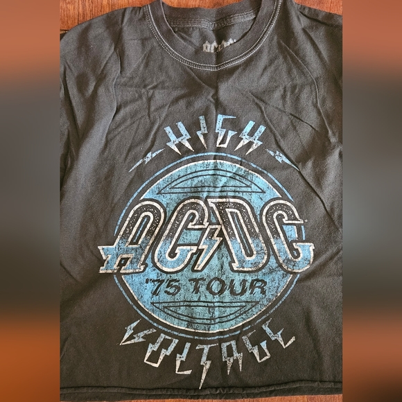 AC/DC | Tops | Acdc Cropped Concert Tshirt | Poshmark